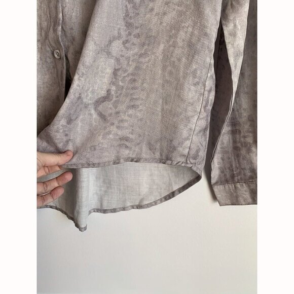 Anthropologie Cloth & Stone Snake Print Tunic Top SZ Large Gray Tencel Button Up - Picture 7 of 11